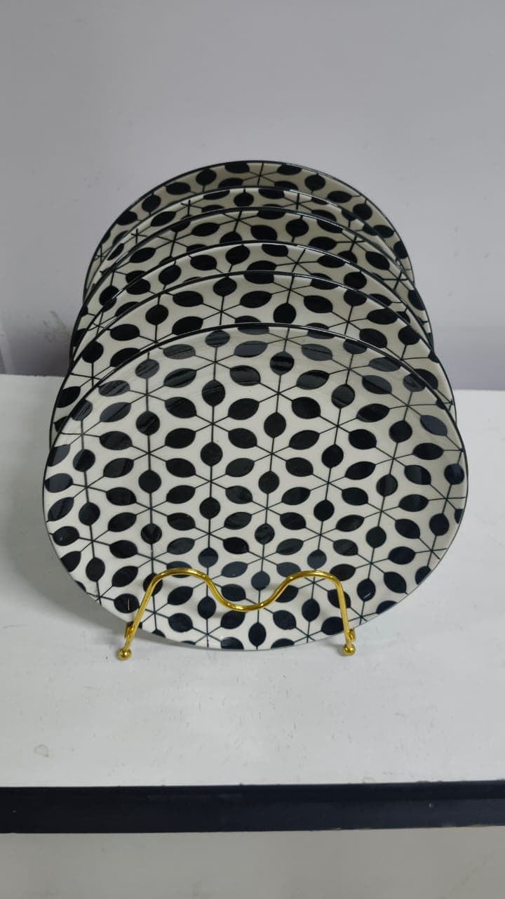 6 PC's Dinner Plates